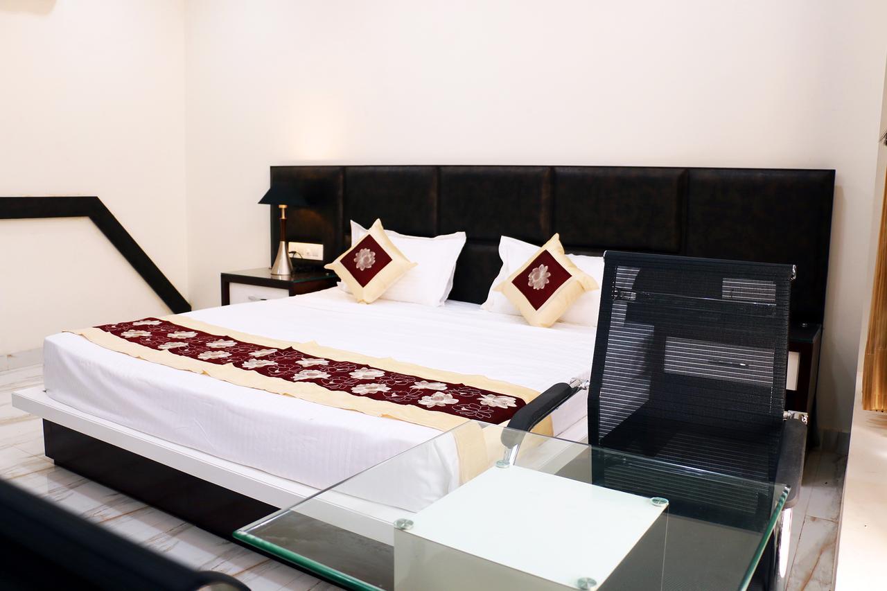 لوديانا Hotel Neelam Moga المظهر الخارجي الصورة