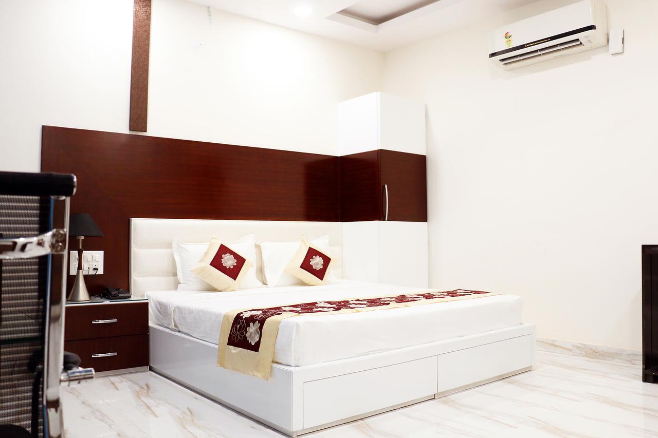 لوديانا Hotel Neelam Moga المظهر الخارجي الصورة