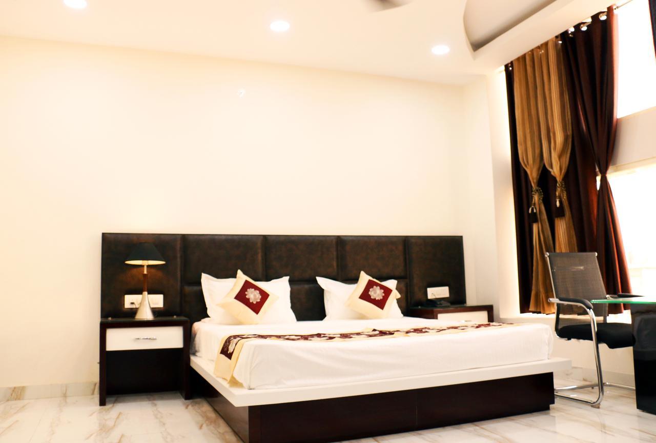 لوديانا Hotel Neelam Moga المظهر الخارجي الصورة