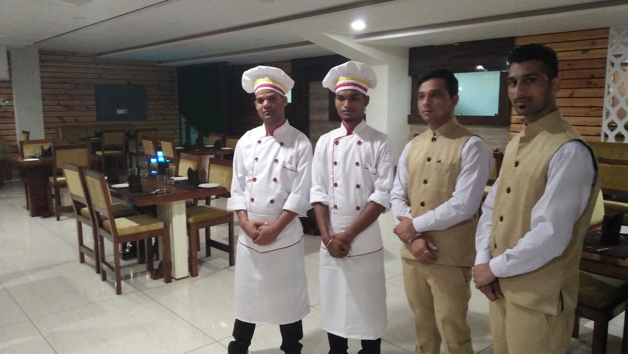 لوديانا Hotel Neelam Moga المظهر الخارجي الصورة