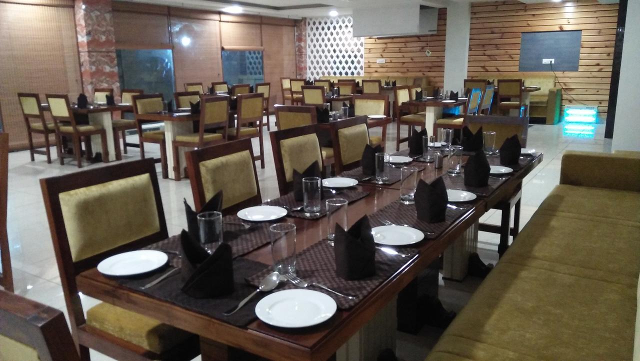 لوديانا Hotel Neelam Moga المظهر الخارجي الصورة