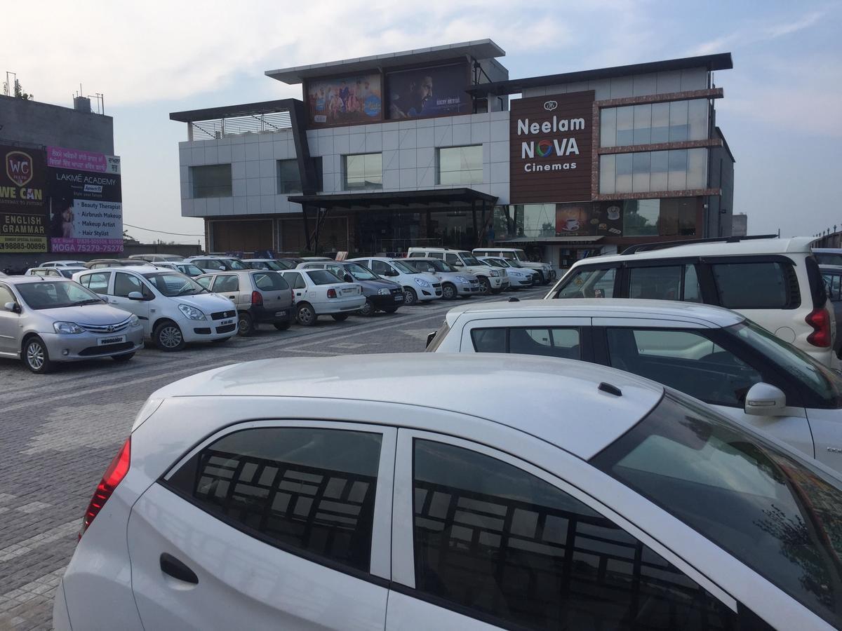 لوديانا Hotel Neelam Moga المظهر الخارجي الصورة