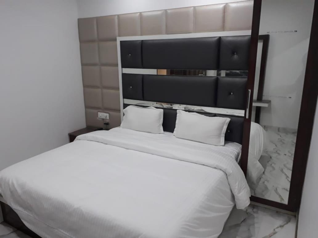 لوديانا Hotel Neelam Moga المظهر الخارجي الصورة